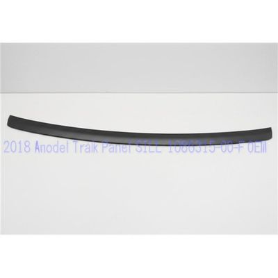 2018 Tesla Modèle 3 Panneau inférieur du coffre arrière Sill Trim 1086315-00-F OEM